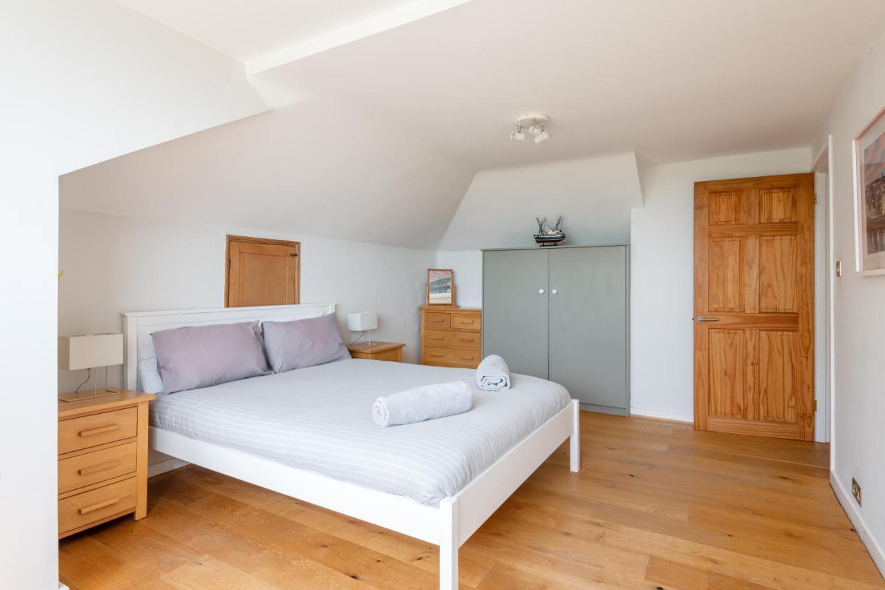 Manacles - Spacious Flat Near Beach With Sea Views & Parking فالموث المظهر الخارجي الصورة